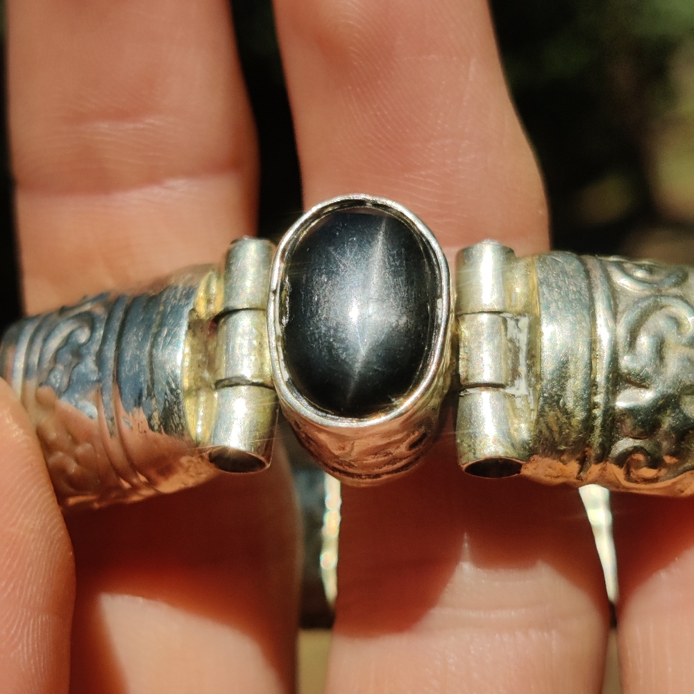 Antique Organic Ivory Bone Bracelet With Black Star Sapphire - Picture 2 of 12